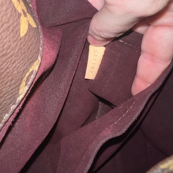 Louis Vuitton Melie Monogram Canvas Hobo Tote / Shoulder Bag - Picture 13 of 16